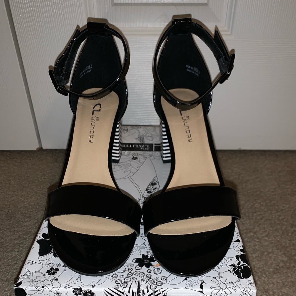 Black Patent Leather Chinky Heel. Size 8M